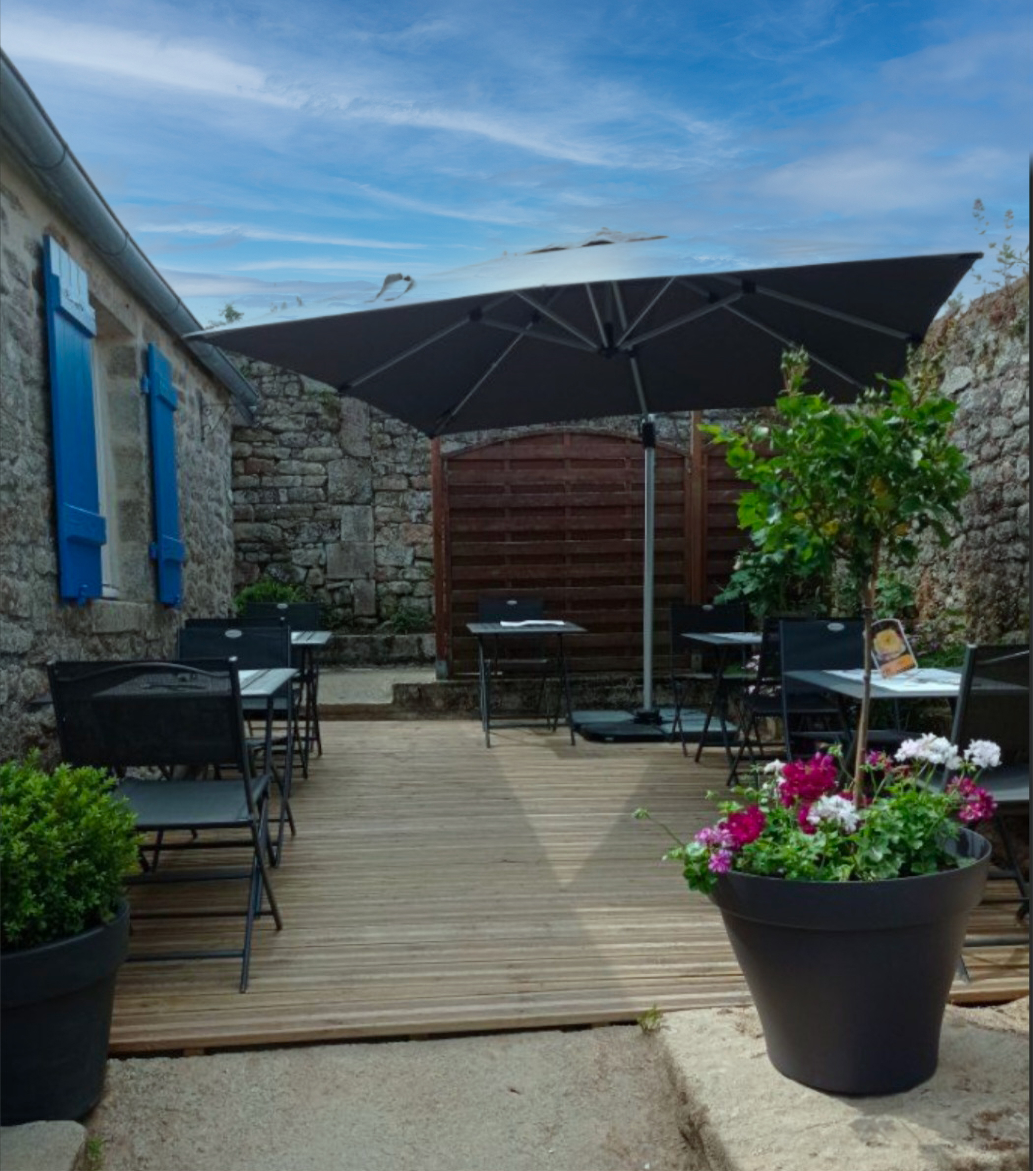 terrasse-creperie-locronan